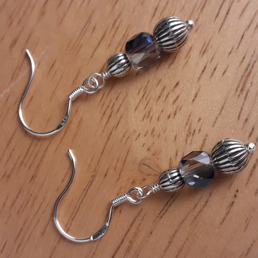 NWOT Beautiful Beaded Pierced Earrings JJ111